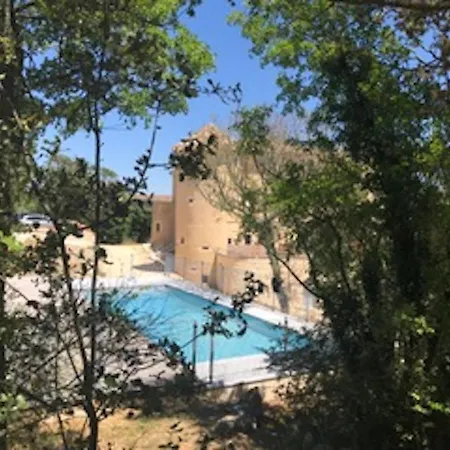 Appartement 4 Personnes Dans Chateau Avec Piscine Lussan  Exterior photo