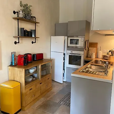 Appartement 4 Personnes Dans Chateau Avec Piscine Lussan  Exterior photo