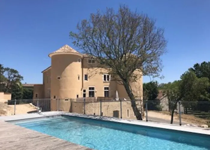 Appartement 4 Personnes Dans Chateau Avec Piscine