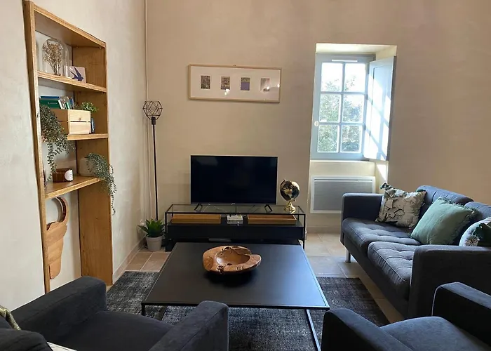Appartement 4 Personnes Dans Chateau Avec Piscine