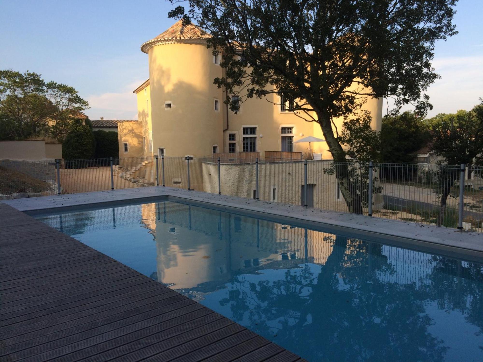 4 Personnes Dans Chateau Avec Piscine