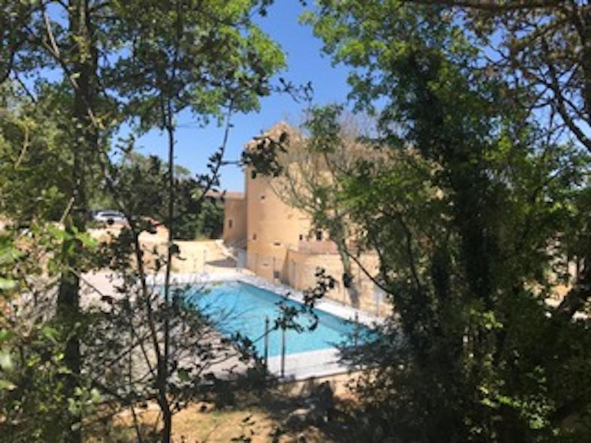 4 Personnes Dans Chateau Avec Piscine Apartment Lussan (Gard)