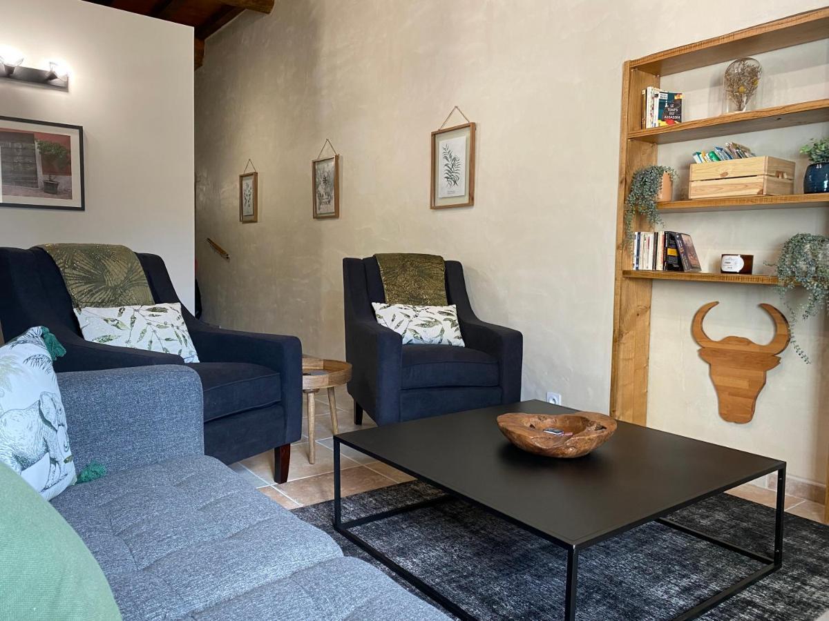 4 Personnes Dans Chateau Avec Piscine * Lussan (Gard)
