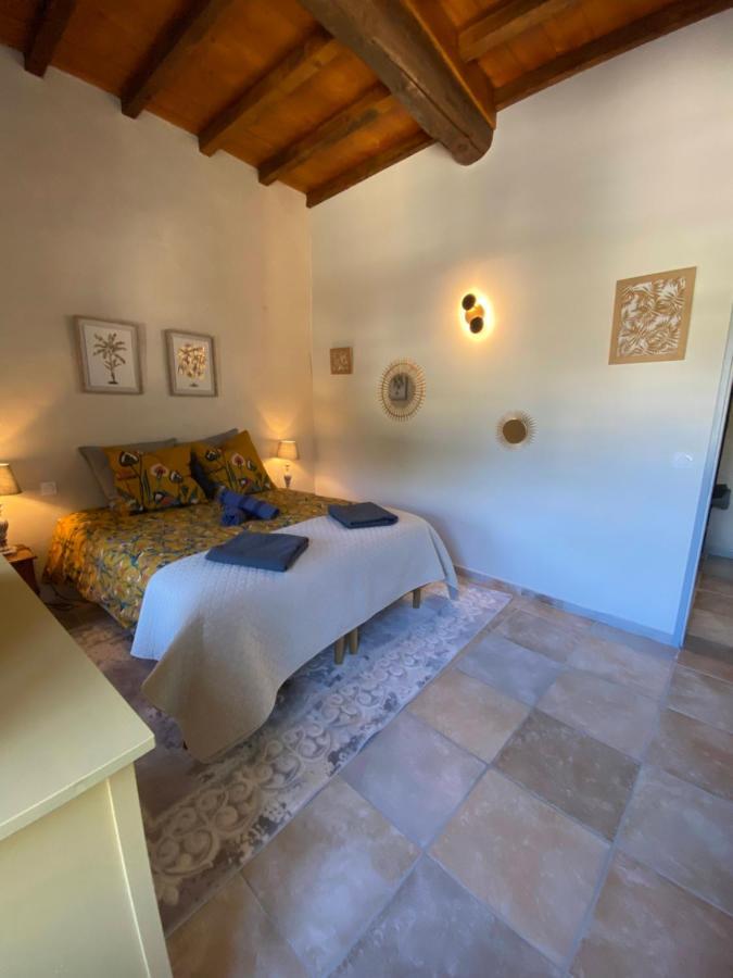 4 Personnes Dans Chateau Avec Piscine Apartment Lussan (Gard)